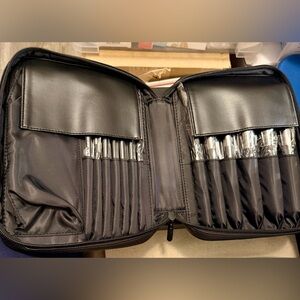 Laruce Beauty 13 Piece Makeup Brush Set with Case and Dust Cover NEW